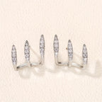 Elegantes pendientes de tres garras con pedrería