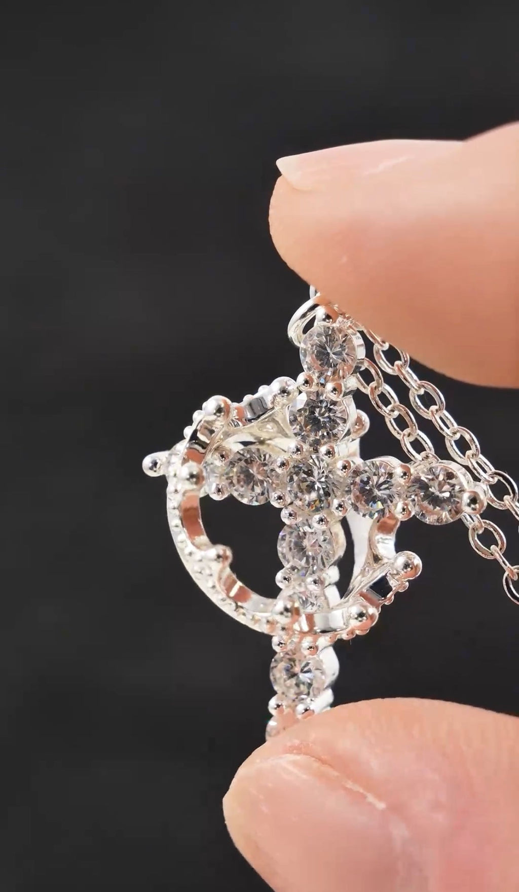 JESÚS | COLLAR DE CRUZ CORONADA EN ORO Y PLATA