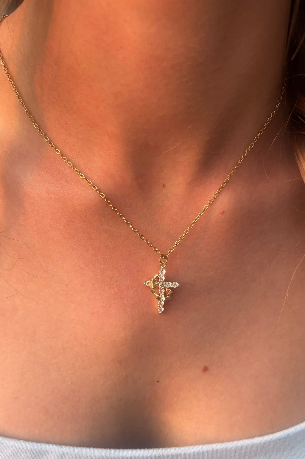 JESÚS | COLLAR DE CRUZ CORONADA EN ORO Y PLATA