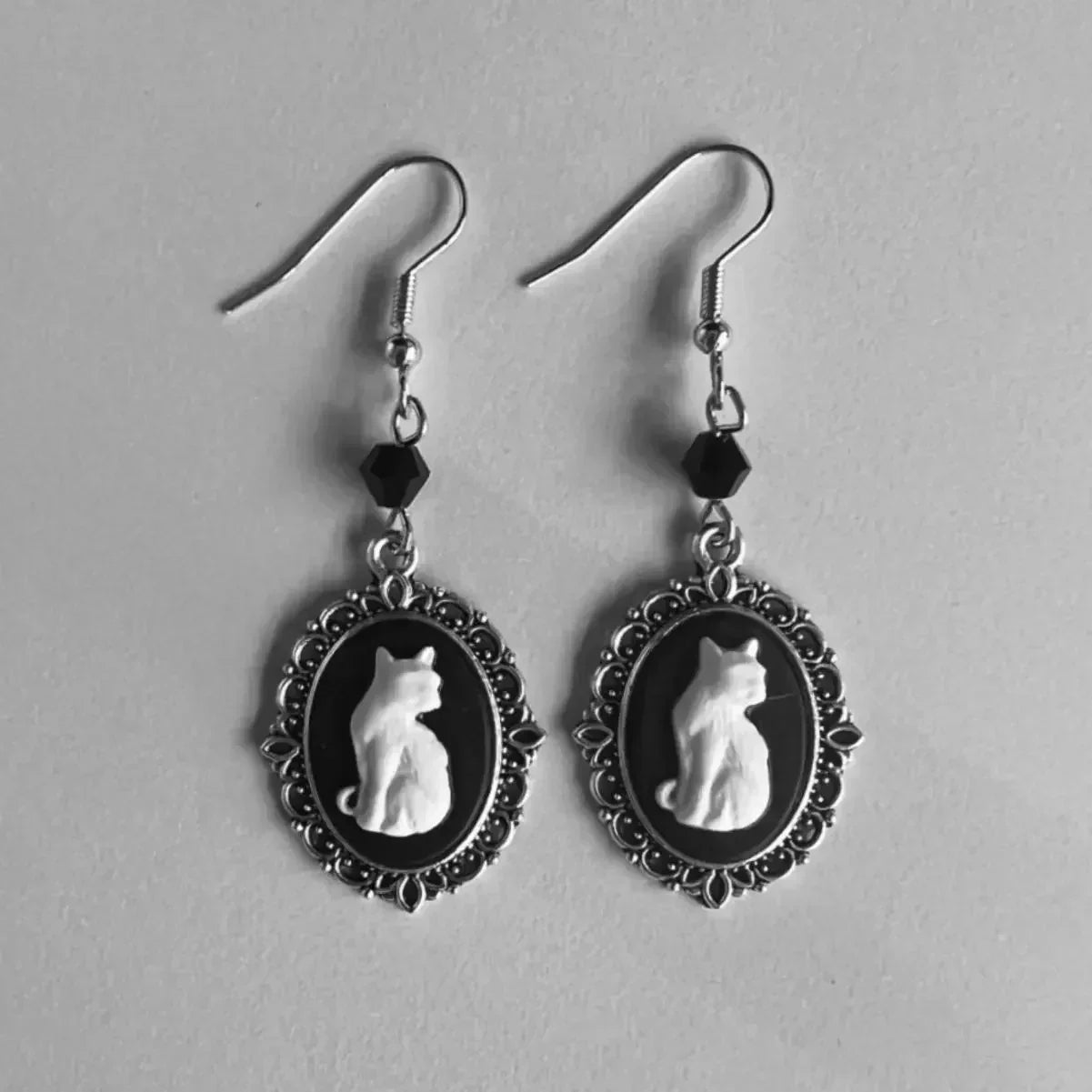 PENDIENTES VINTAGE DE GATO BLANCO