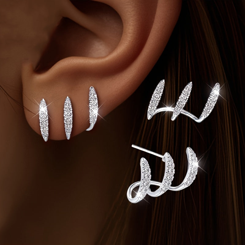 Elegantes pendientes de tres garras con pedrería