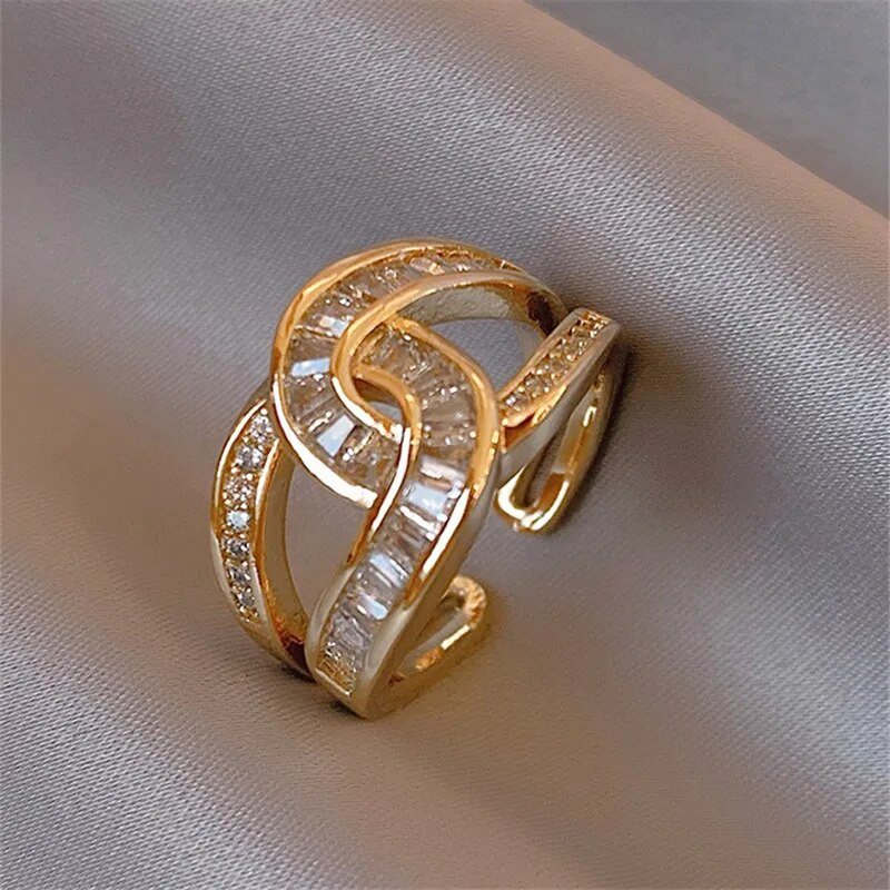 ADRIANA | ANILLO AJUSTABLE ELEGANTE CON NUDOS