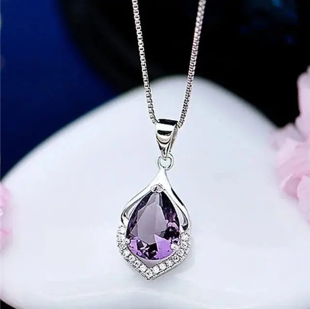 IRIS | COLLAR CON CRISTAL VIOLETA