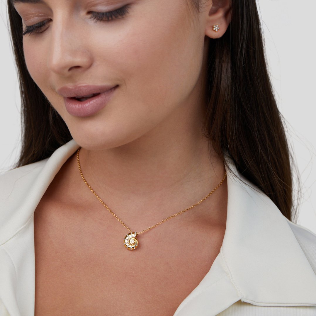 VALERIA | COLLAR CON COLGANTE DE CONCHA